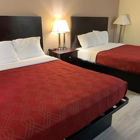 Baymont By Wyndham Iron Mountain Hotel ภายนอก รูปภาพ