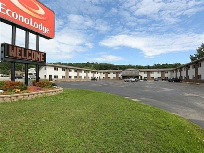Baymont By Wyndham Iron Mountain Hotel ภายนอก รูปภาพ