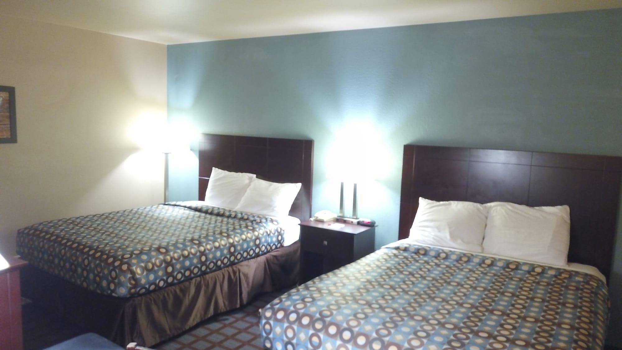 Baymont By Wyndham Iron Mountain Hotel ภายนอก รูปภาพ