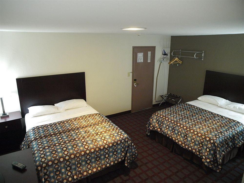 Baymont By Wyndham Iron Mountain Hotel ภายนอก รูปภาพ